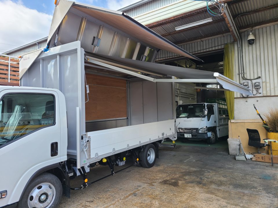 車両(キッチンカー)オーニングテント 新設工事 - 白石帆布縫製工業株式会社